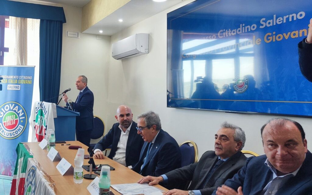 Congresso cittadino Fi, Fauceglia riconfermato alla guida del partito. Tajani: no al terzo mandato