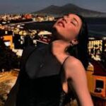 Maria Esposito di Mare fuori a soli 21 anni decide di lasciare Napoli ecco il motivo che la spinta verso questa decisione difficile