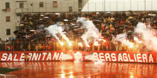 Una foto dello stadio Donato Vestuti con i supporters della Salernitana