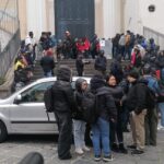 A Salerno le code all’ufficio  immigrazione  della Questura  sono interminabili, gli stranieri hanno diritto di non aver paura di essere cacciati