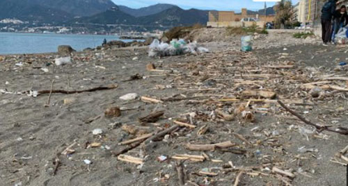 Salerno, torna “Spiagge e Fondali Puliti”: l’arenile dell’ex Ostello della Gioventù tra i più inquinati