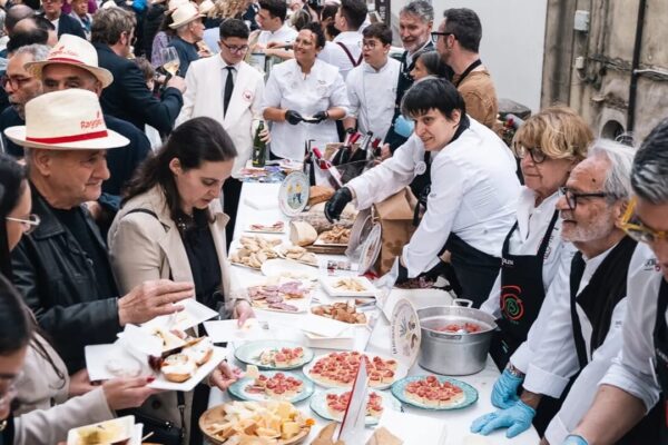 Il 18 maggio 2026 a Vietri sul Mare c’è la II edizione del “Divina Food Experience”:protagoniste le eccellenze enogastronomiche della Costiera Amalfitana