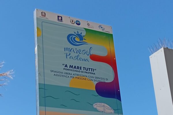 Il mare non ha età e a 102 anni Maria torna in spiaggia regalando a Salerno la lezione più bella dell’estate (foto e video)