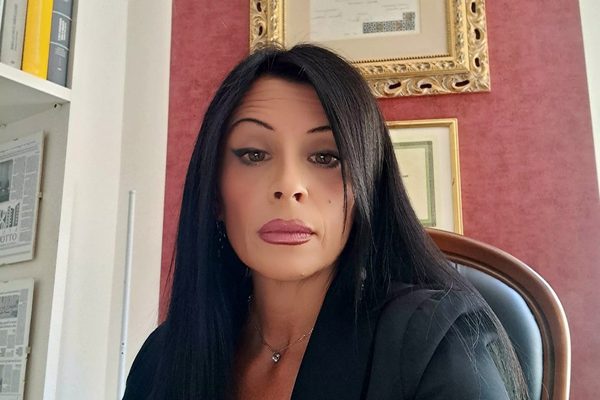 Aggressione ad una ragazza, Fn: “Serve l’esercito”